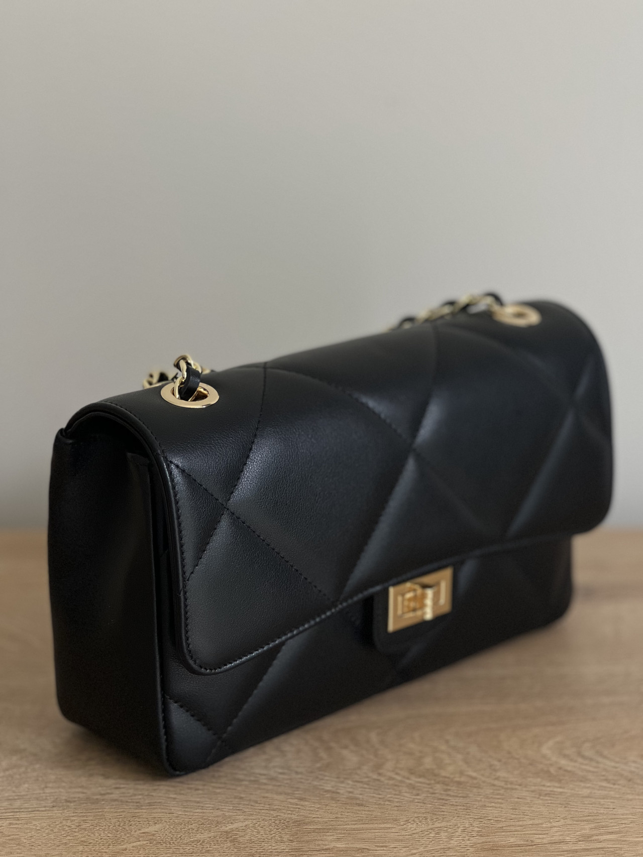 Torebka skórzana czarna pikowana klasyczna na łańcuszku Natalie Venasti