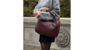 Torebka skorzana pleciona z wezlem do reki bordowa Vincolo Venasti