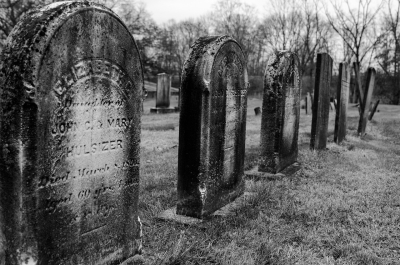 Mistyka śmierci w cieniu wiary - religijne oblicza polskich pogrzebów