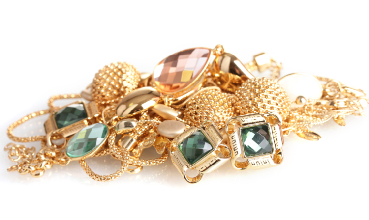 Klasyka i elegancja - Jak nosić złotą biżuterię
